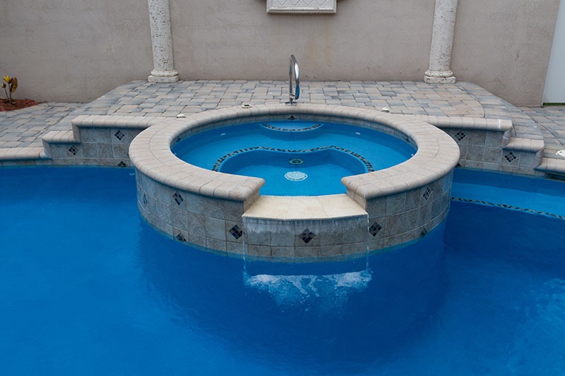 Thời tiết ảnh hưởng đến chất lượng nước trong bể bơi của bạn như thế nào?